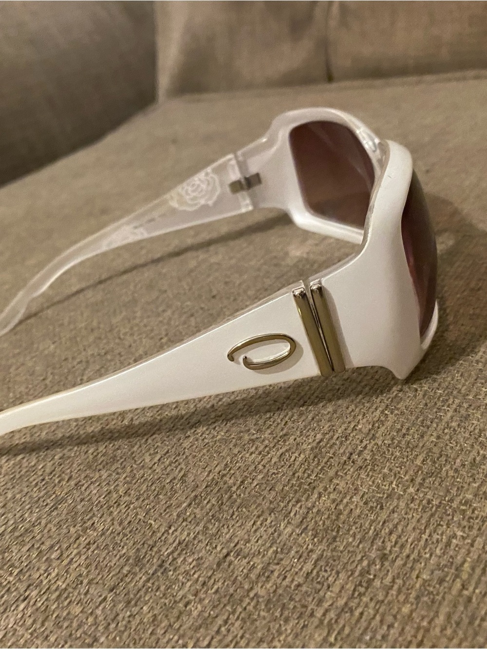 Oscar de la Renta White Women's Sunglasses with Gold Accents
